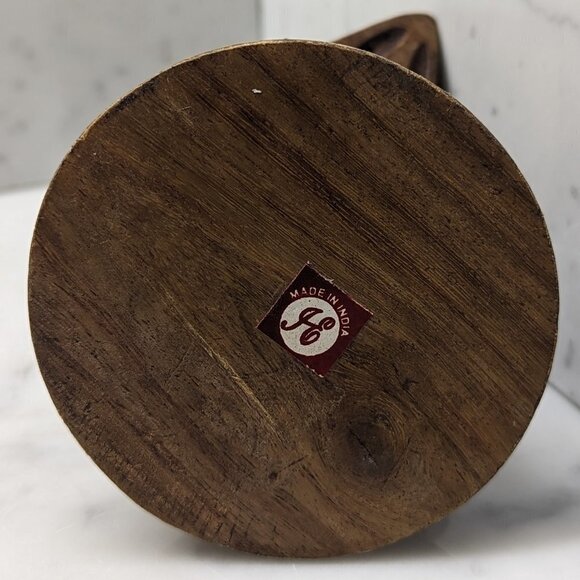 Hand-carved wooden eyeglass holder in the shape of a nose, made in India - Picture 8 of 10